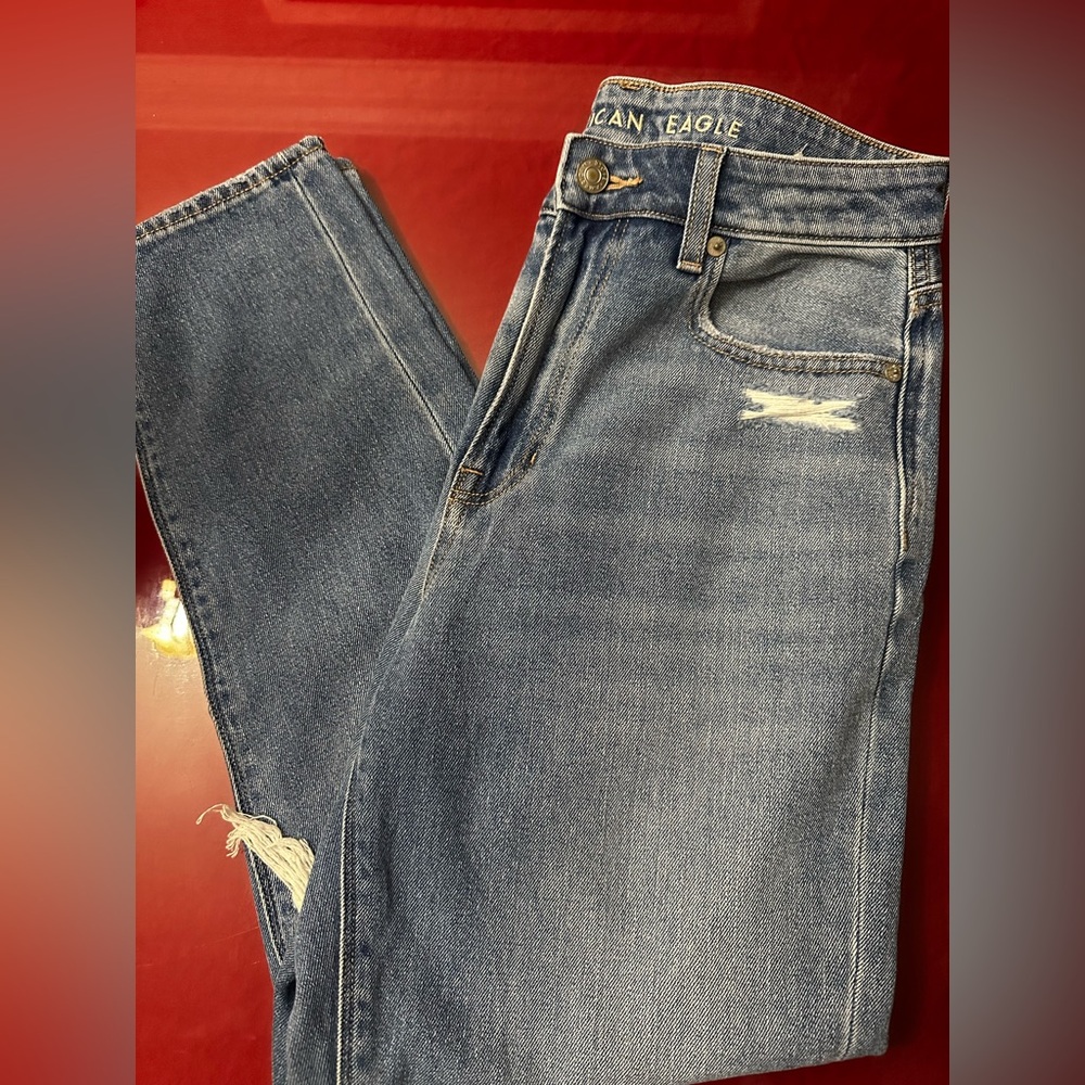 American Eagle mom Jean